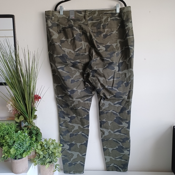 TORRID Camo Sky High Twill Skiinny Pant - Picture 3 of 8